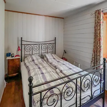 1 Bedroom Lovely In Lindesnes * Fidje