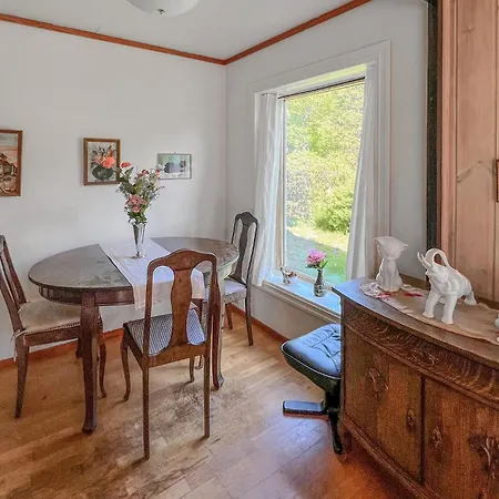 1 Bedroom Lovely In Lindesnes Apartament *